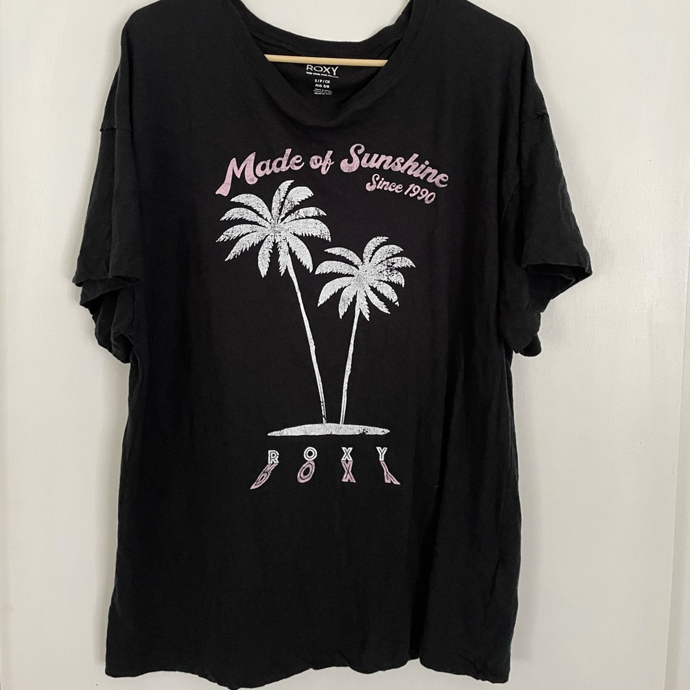 Roxy t-shirt.
